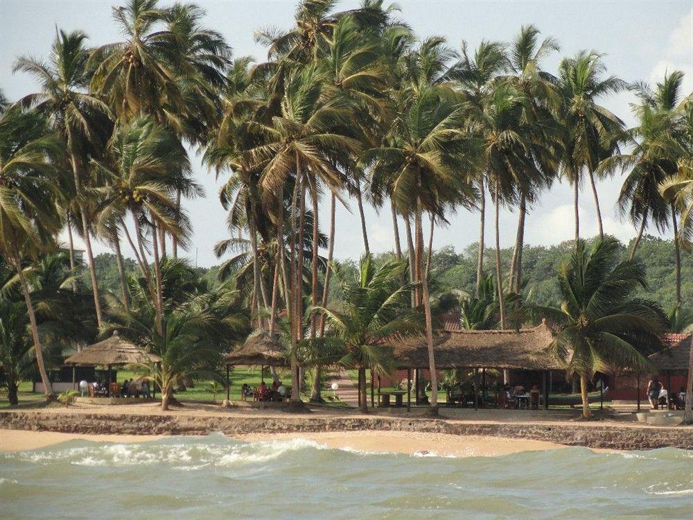 Coconut Grove Beach Resort Elmina Kültér fotó